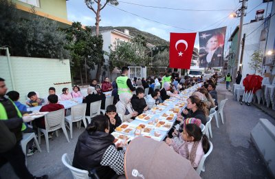 Başkan Sandal, depremzedelerle iftarda buluştu